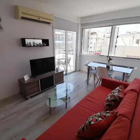Must - Mackenzie Holiday لارنكا